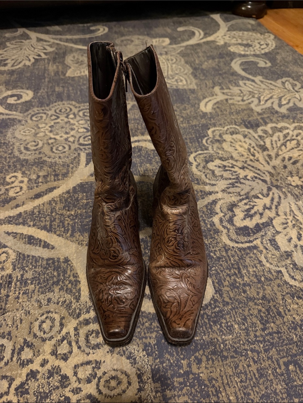 Women’s  Brown Gianni Bini short brown side zip boots size 8.5